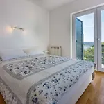 One-bedroom In Lxvi דירה *